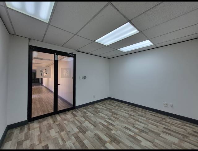 175M² OFFICE TO LET IN DUNKELD WEST